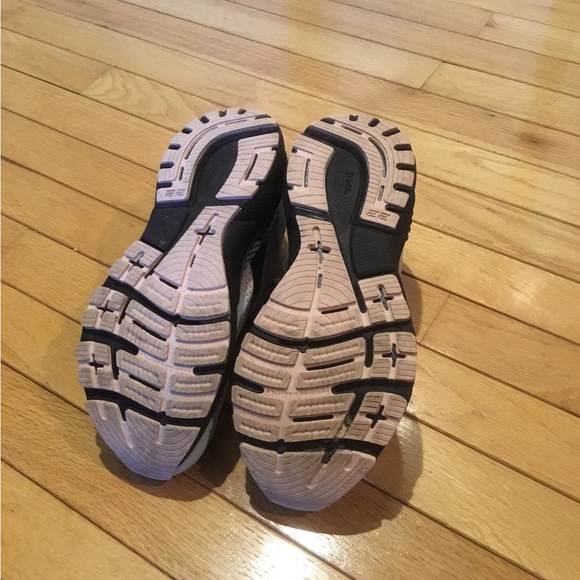 Brooks Women's Adrenaline GTS 22 Supportive Running Shoe - size 8 - Picture 3 of 3